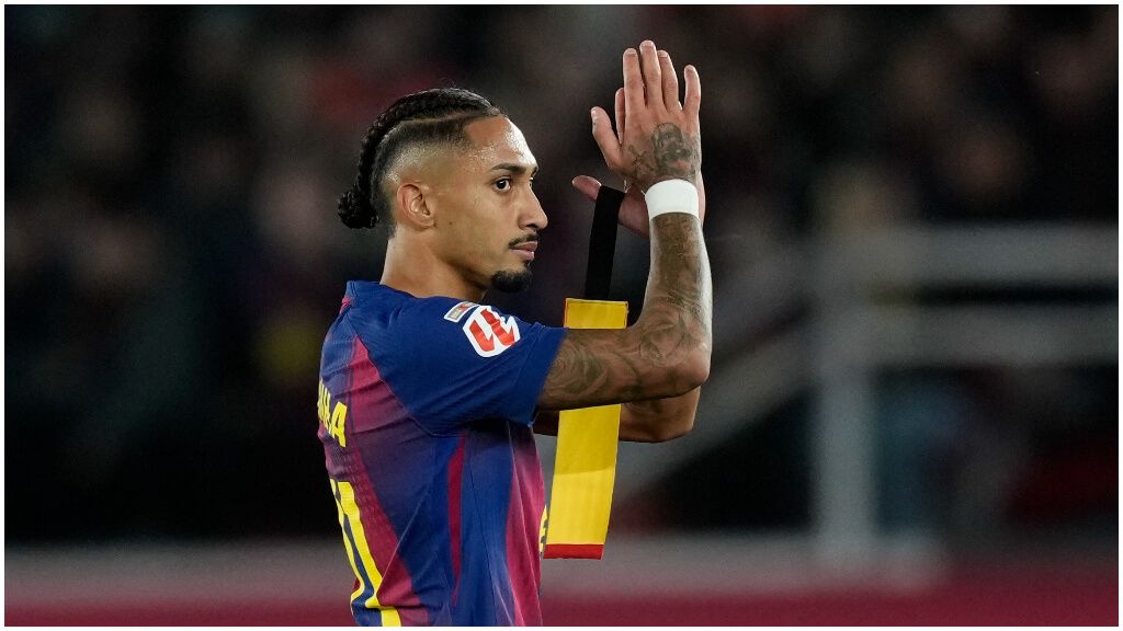 Raphinha, durante el Barcelona - Alavés. (EFE)