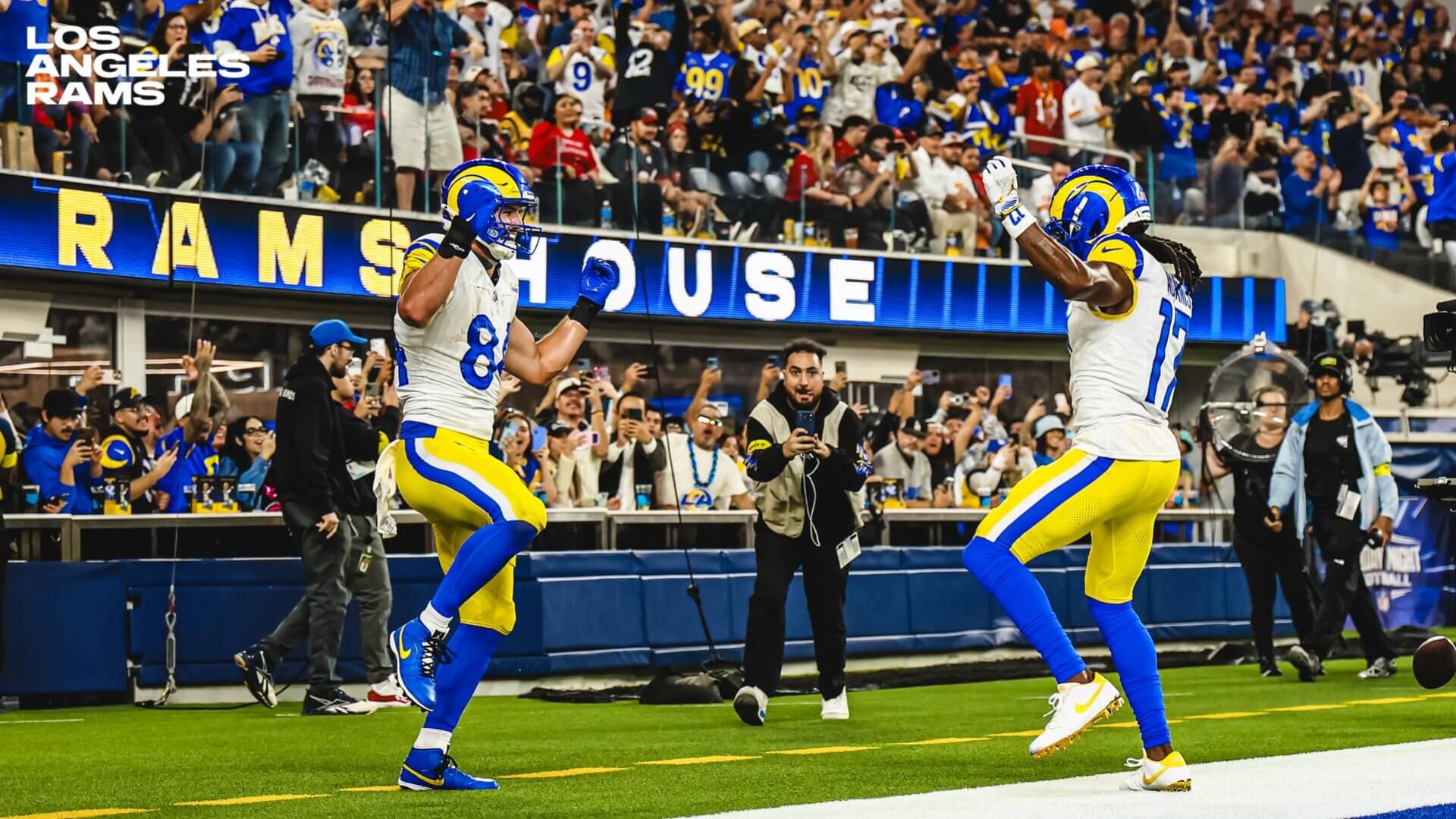 Los Angeles Rams celebran un touchdown