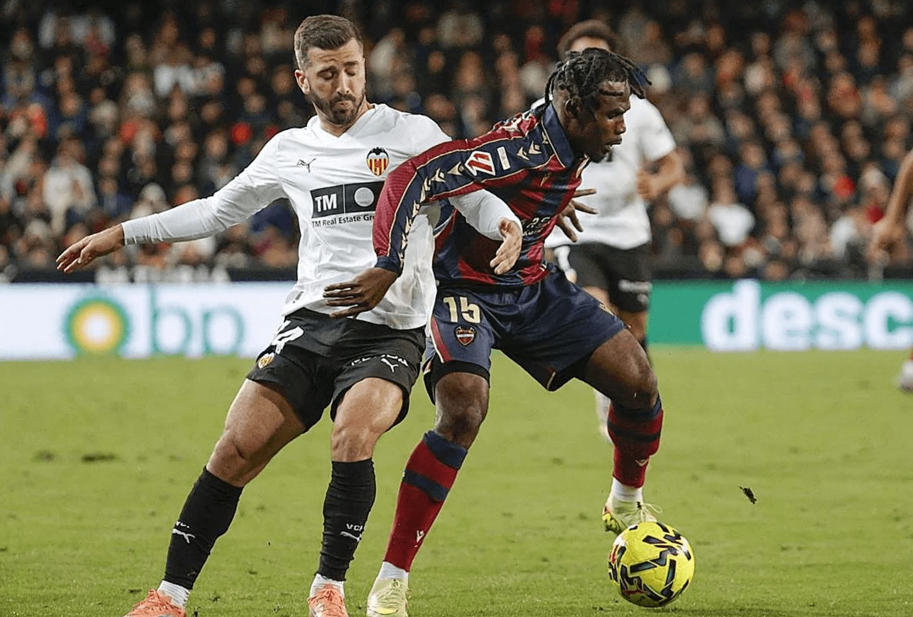  Gayà ante el Levante UD