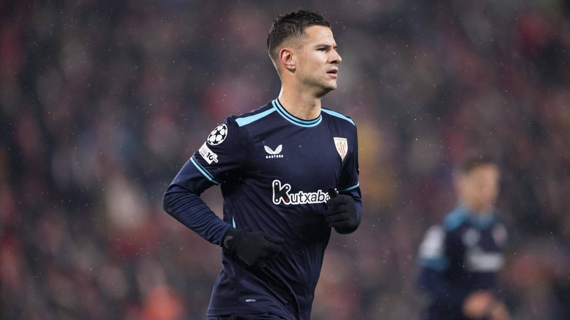 Gorka Guruzeta corre en el partido ante el Slavia de la Champions League en Praga.
