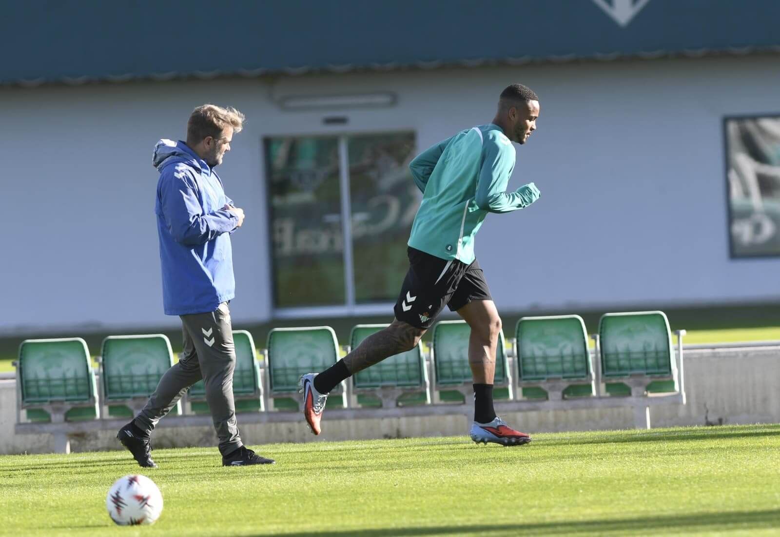  Natan, ejercitándose en solitario.