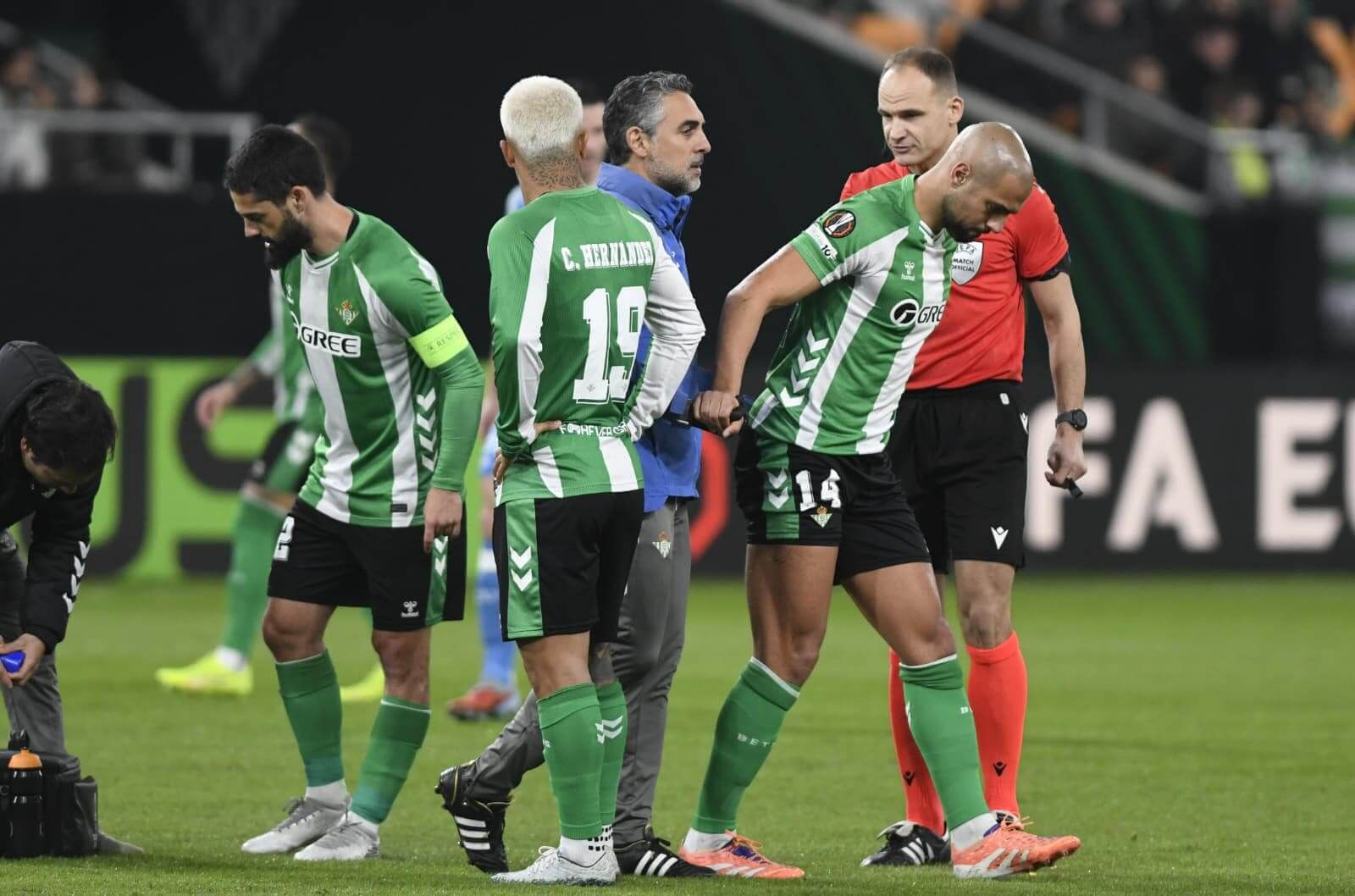  Isco Alarcón y Amrabat, lesionados ante el Utrecht.