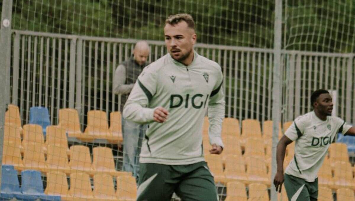 Javi Ontiveros, durante un entrenamiento con el Cádiz.