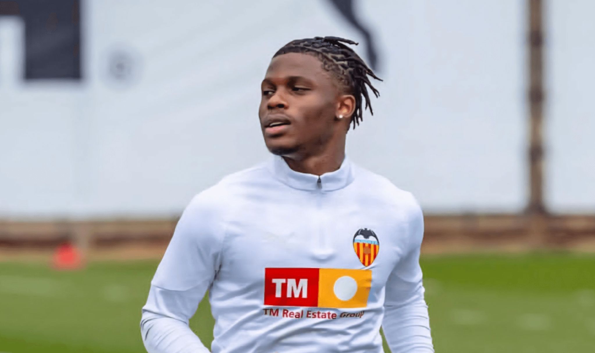  Largie Ramazani, en la foto, y César Tárrega, novedades en el Valencia CF