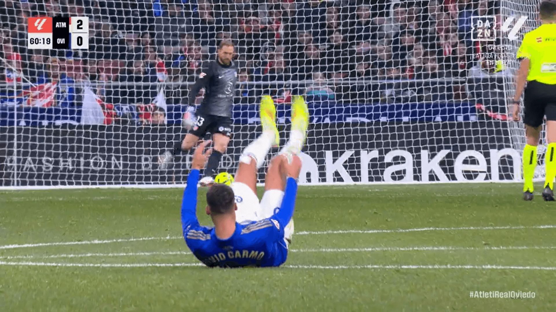 David Carmo se marcha lesionado en el Atlético-Real Oviedo.