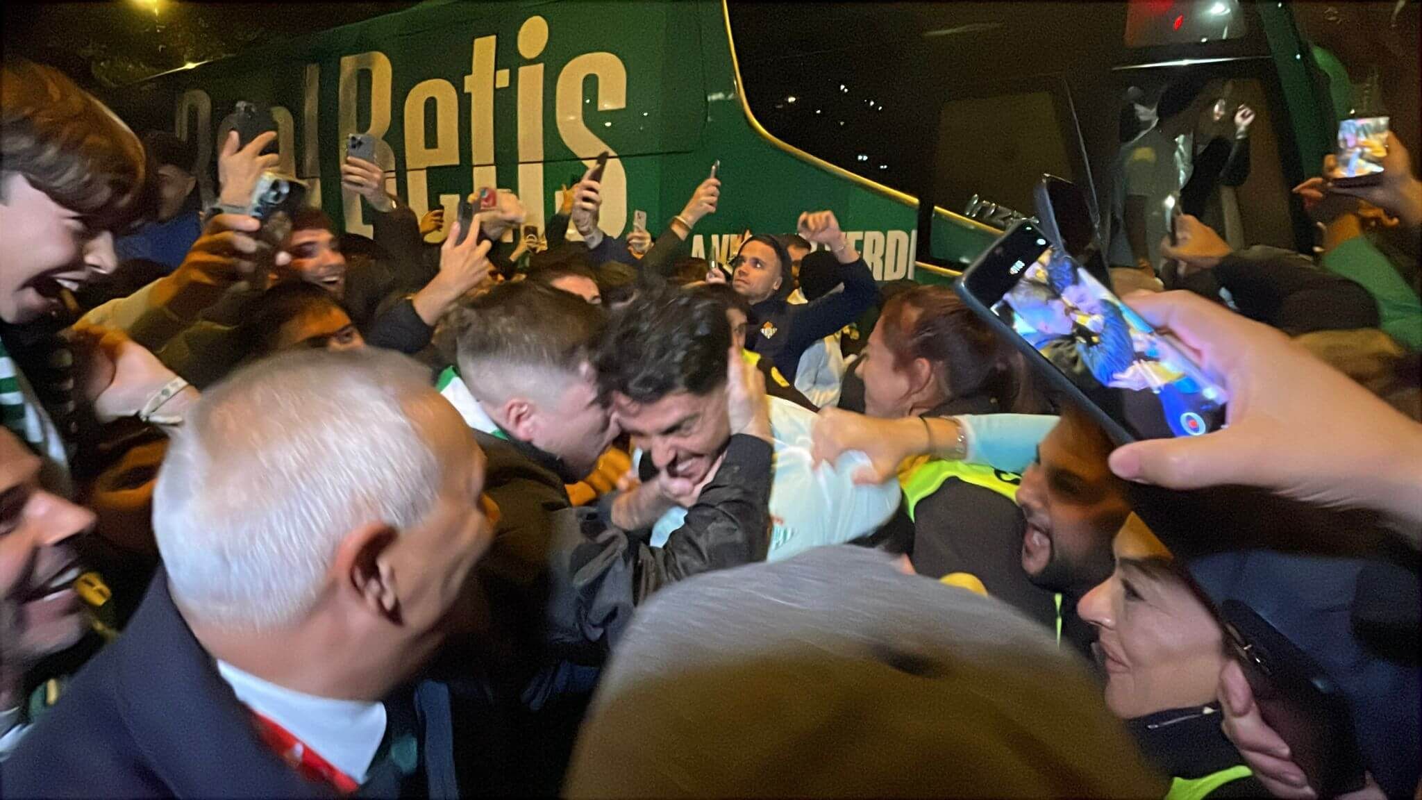  Pablo Fornals, a la llegada del Betis a la Ciudad Deportiva Luis del Sol.