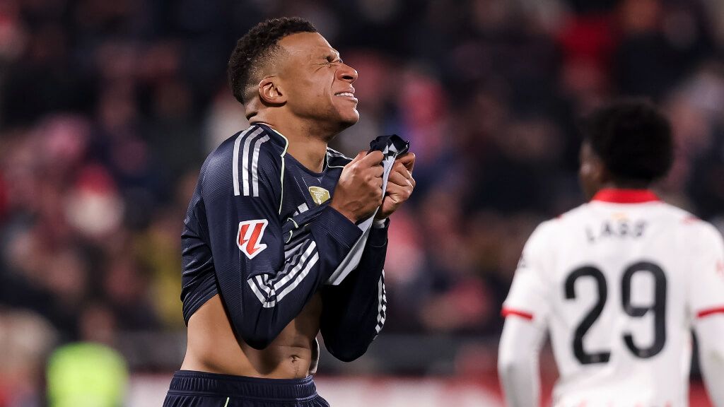 Kylian Mbappé se lamenta tras una ocasión fallada (Europa Press)