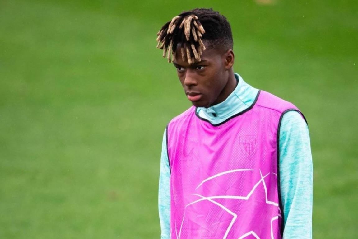  Nico Williams entrenando para un partido de la Champions League.