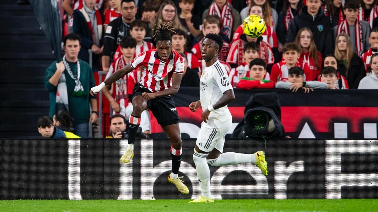  Nico Williams en acción ante Vinicius del Real Madrid en San Mamés.