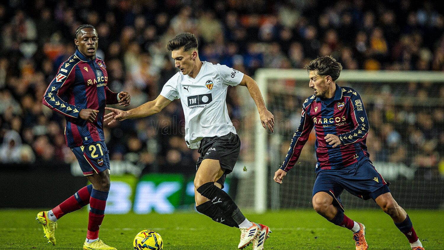 Pepelu ante el Levante UD