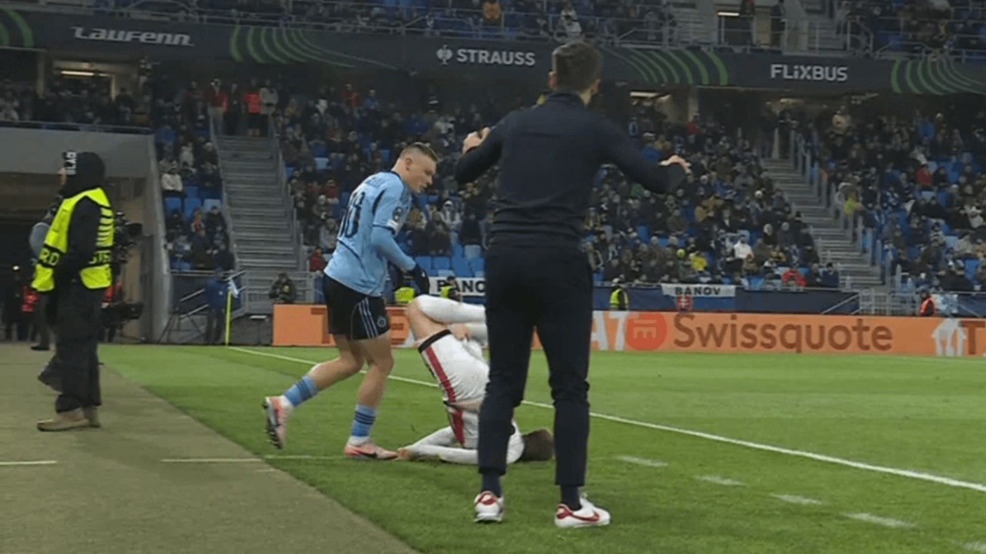 La caída de Ivan Balliu en el Slovan-Rayo.