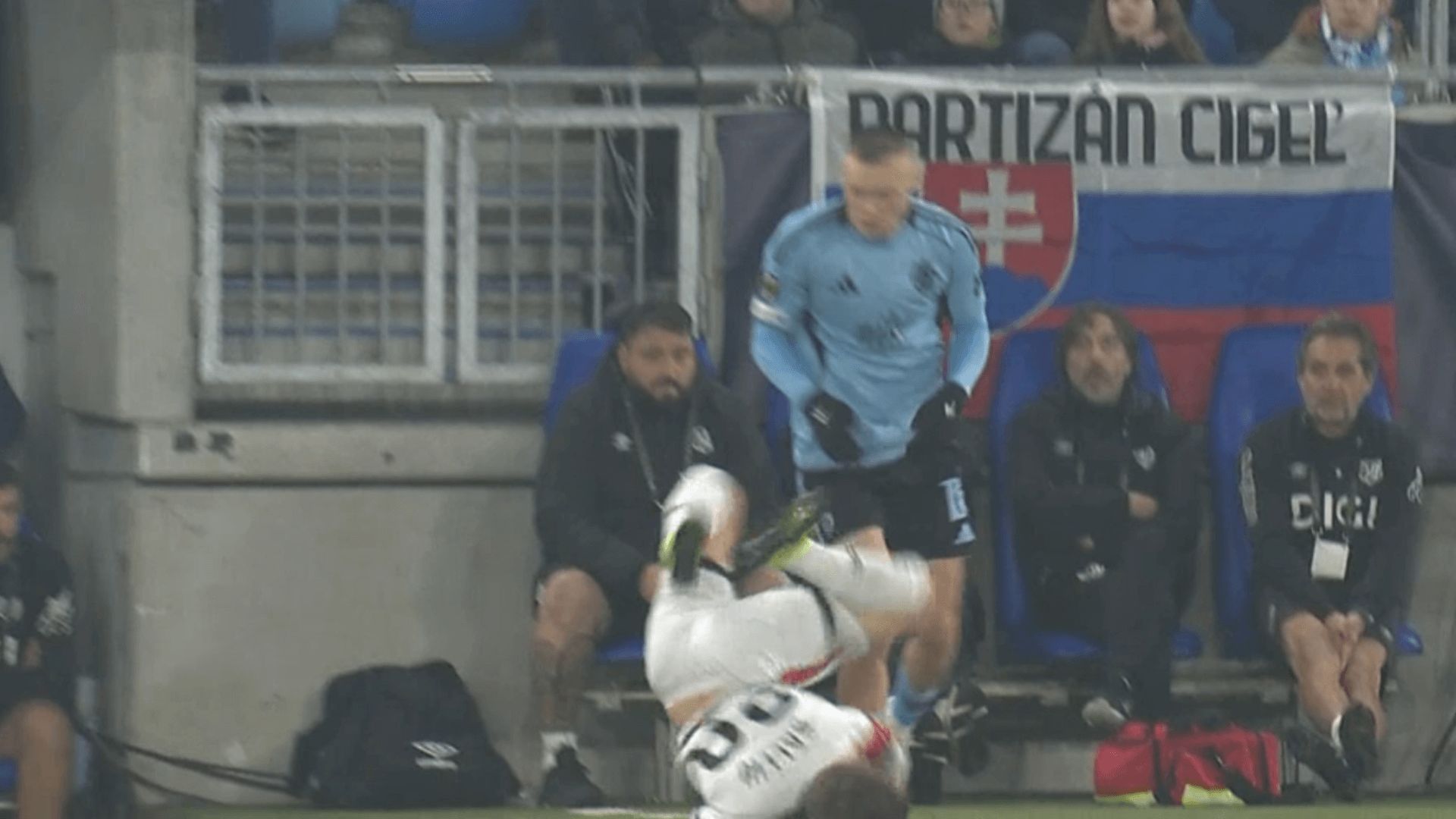  La caída de Ivan Balliu en el Slovan-Rayo.