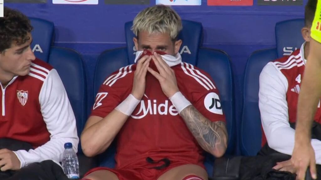 Adnan Januzaj, tras marcharse lesionado.