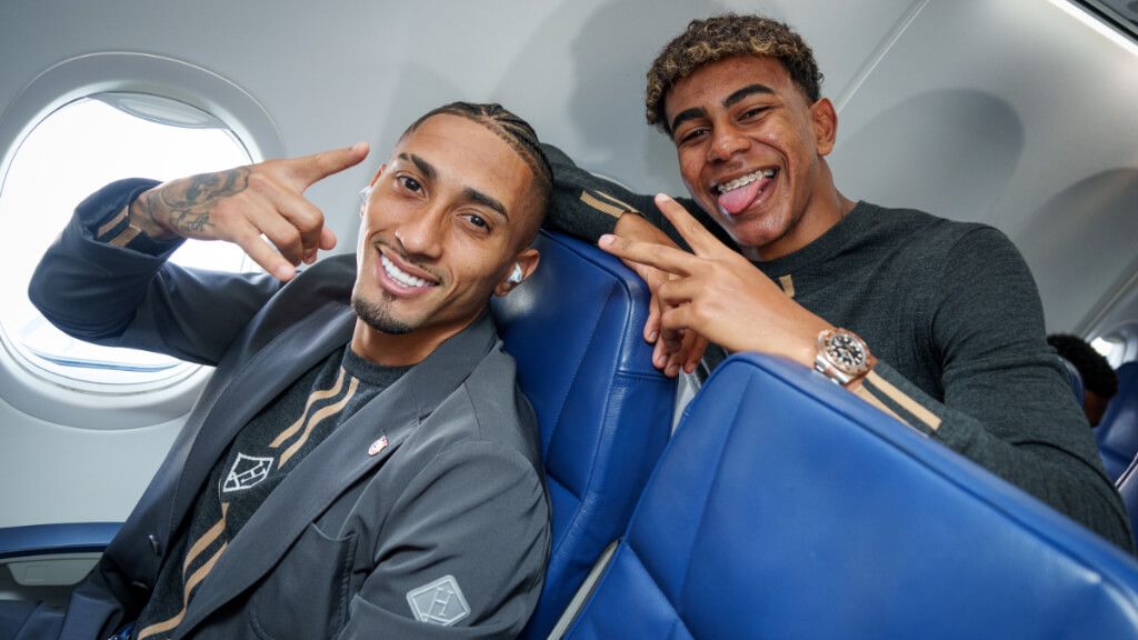  Raphinha y Lamine Yamal rumbo a Belgrado (FC Barcelona)