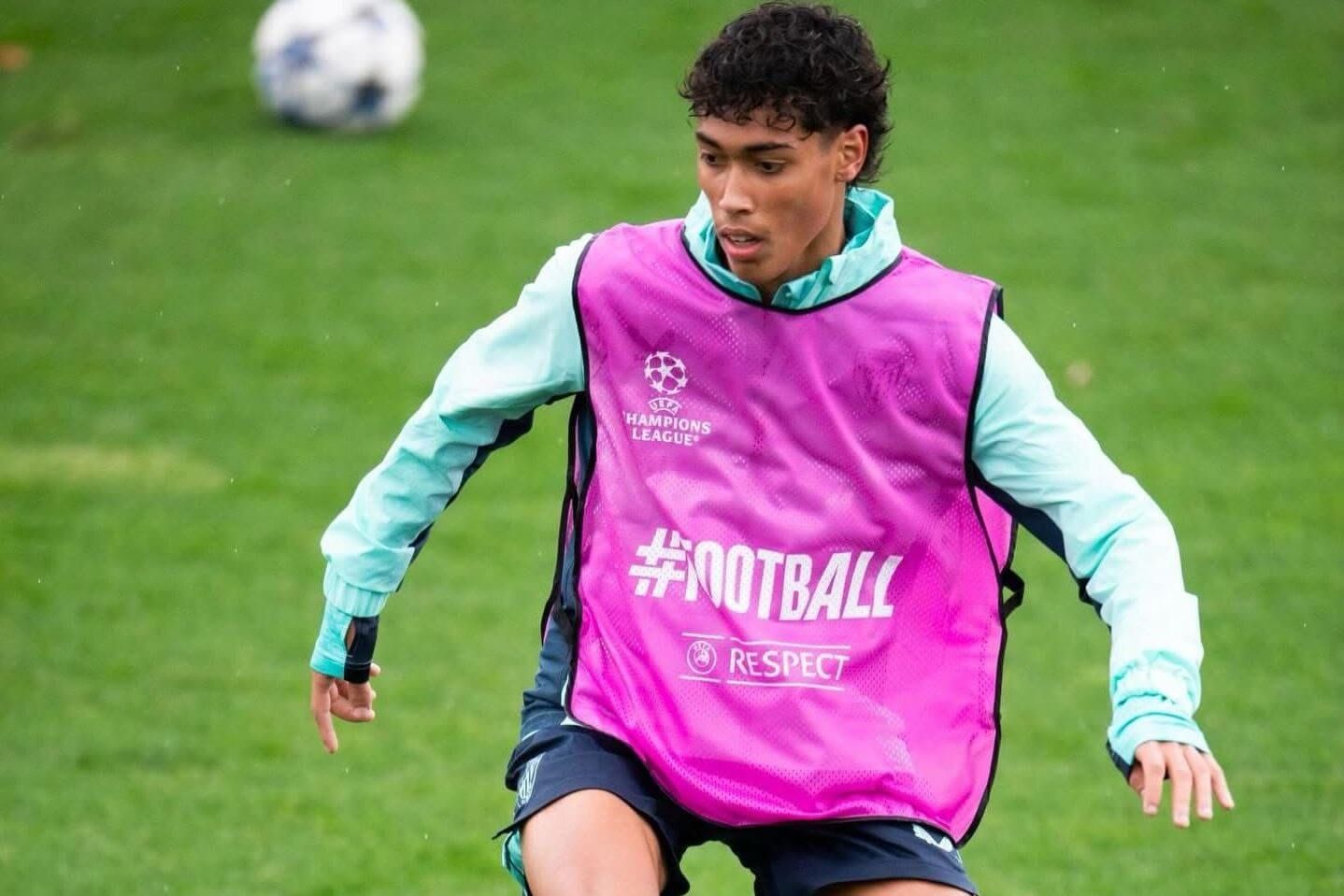  Selton entrenando para un partido de la Champions League.