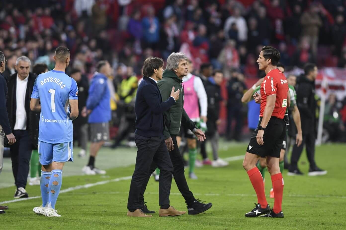  Pellegrini, Almeyda y Munuera Montero, en el derbi Sevilla-Betis.