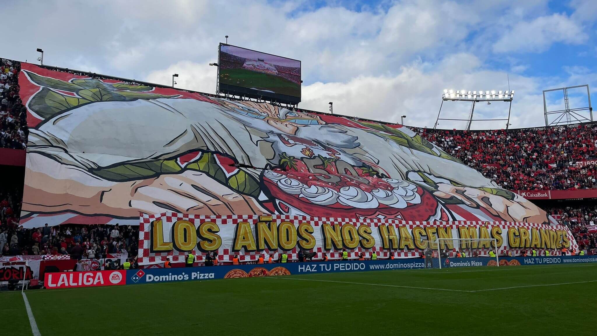  Espectacular tifo de Biris Norte en el Sánchez-Pizjuán antes del derbi.