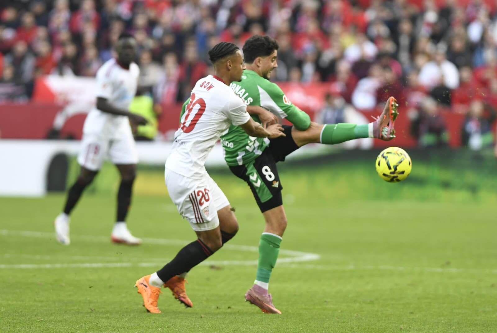  Sow y Pablo Fornals, en el Sevilla-Betis.