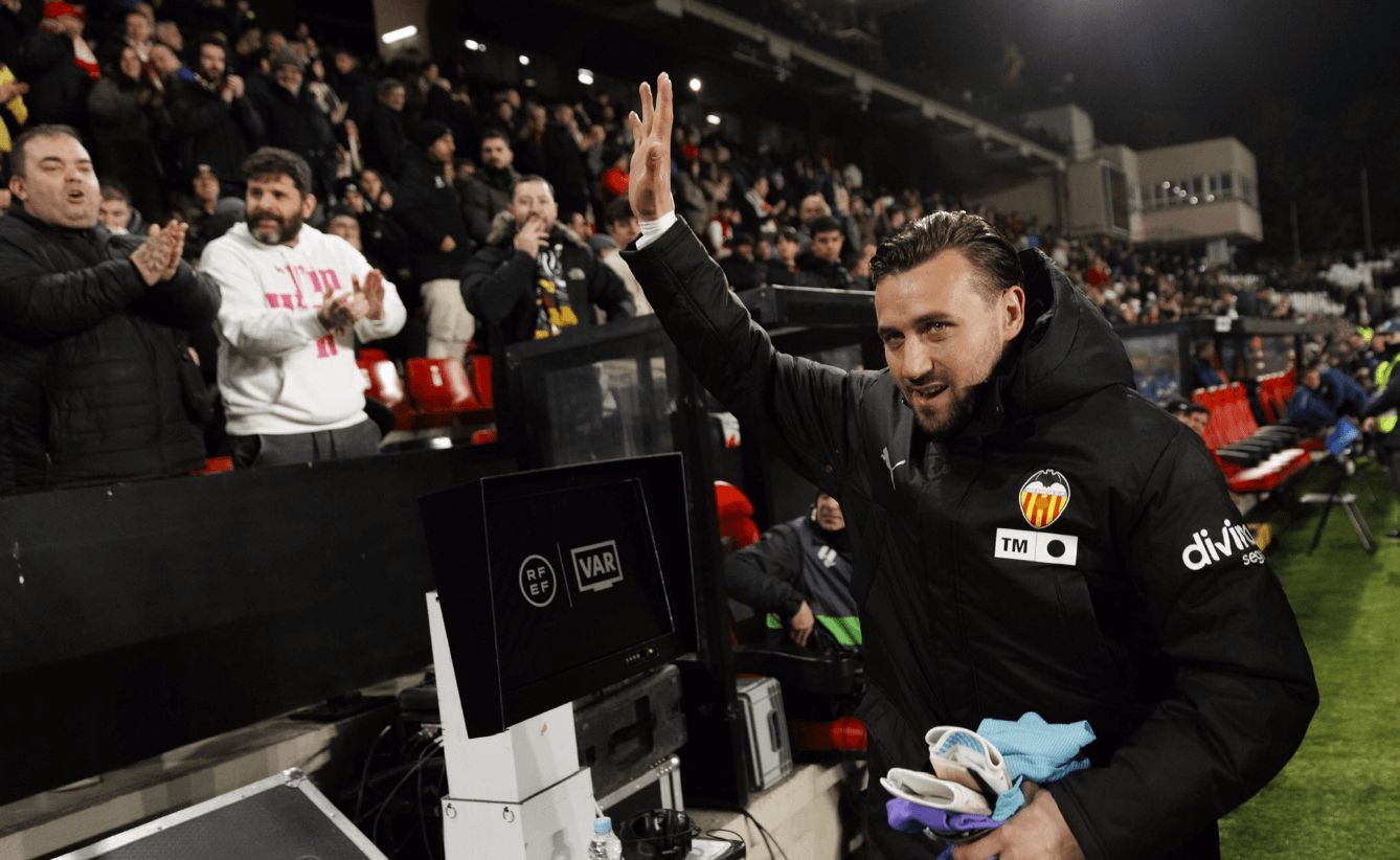 Stole Dimitrievski saluda en Vallecas