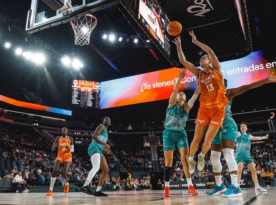 Valencia Basket saca adelante una dura batalla ante Ingeniería Ambiental CAB Estepona (82-74)