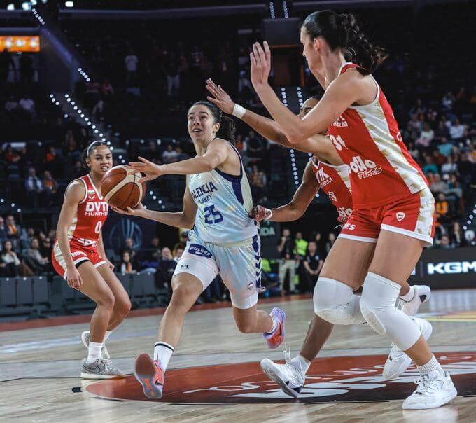 Valencia Basket termina con victoria la primera fase de la EuroLeague Women (81-58)