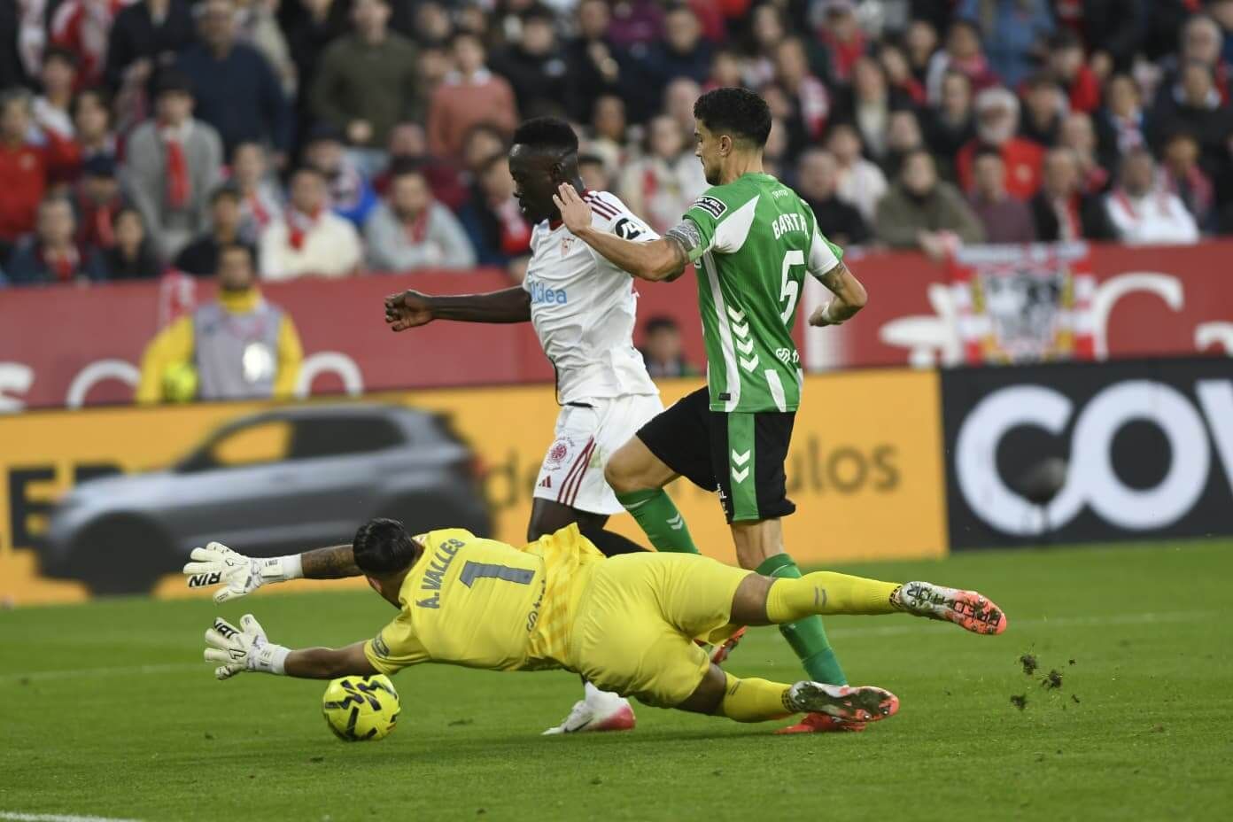 Marc Bartra, contra el Sevilla