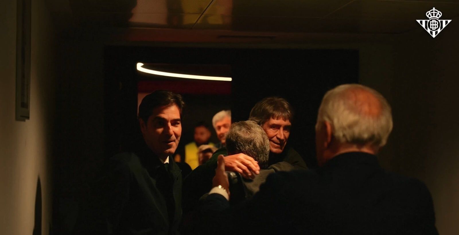 Ángel Haro y López Catalán, en los vestuarios del Sánchez-Pizjuán.