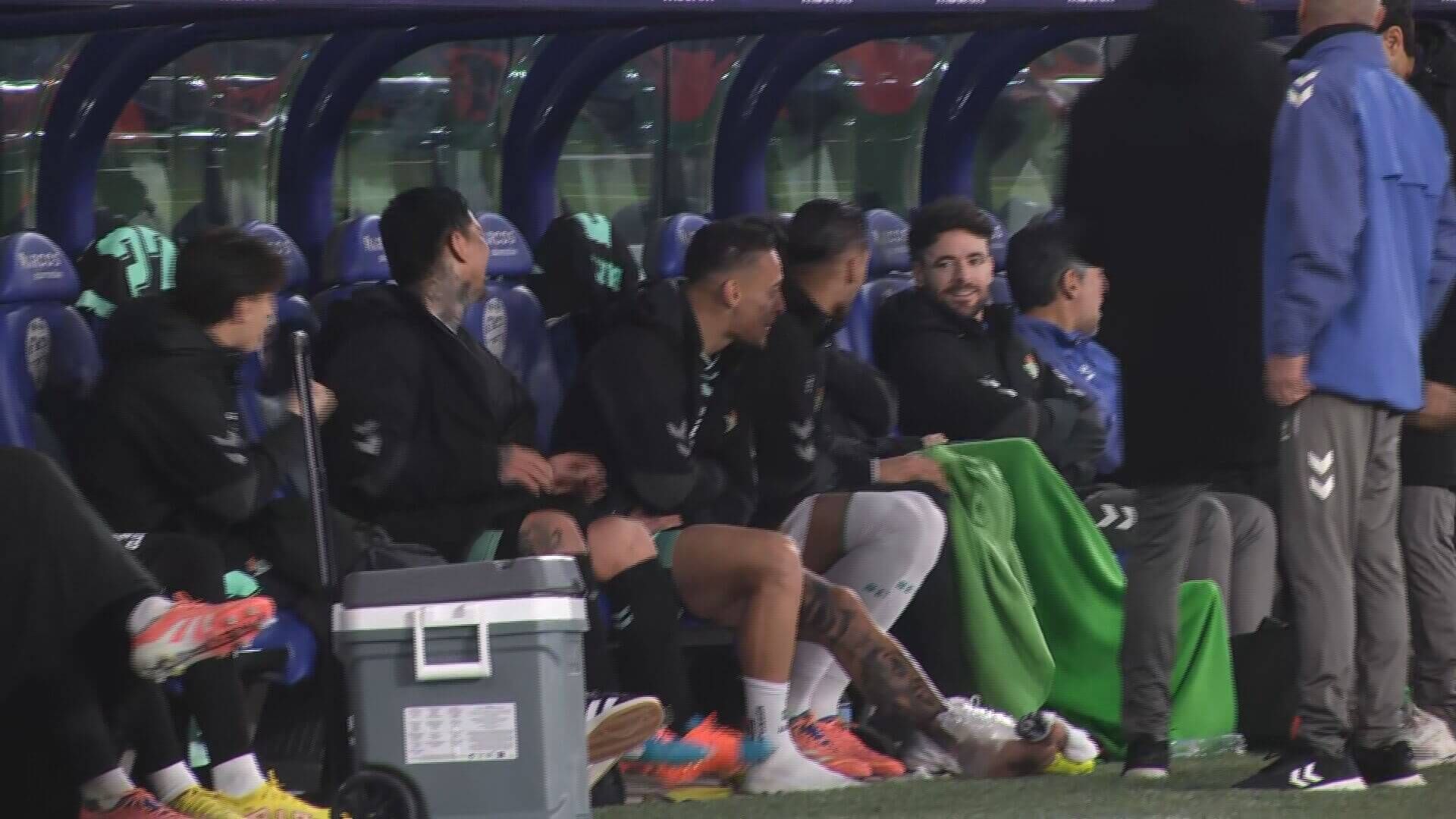  Antony, con hielo en el tobillo en Valencia.