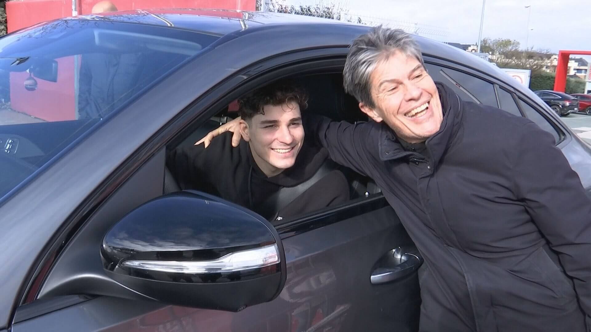Julián Álvarez a la salida del entrenamiento (ElDesmarque)