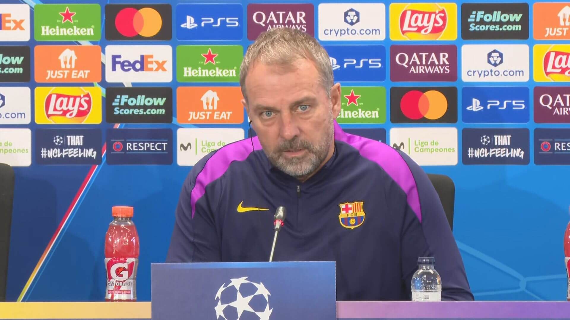  Hansi Flick en la rueda de prensa previa al partido de Champions
