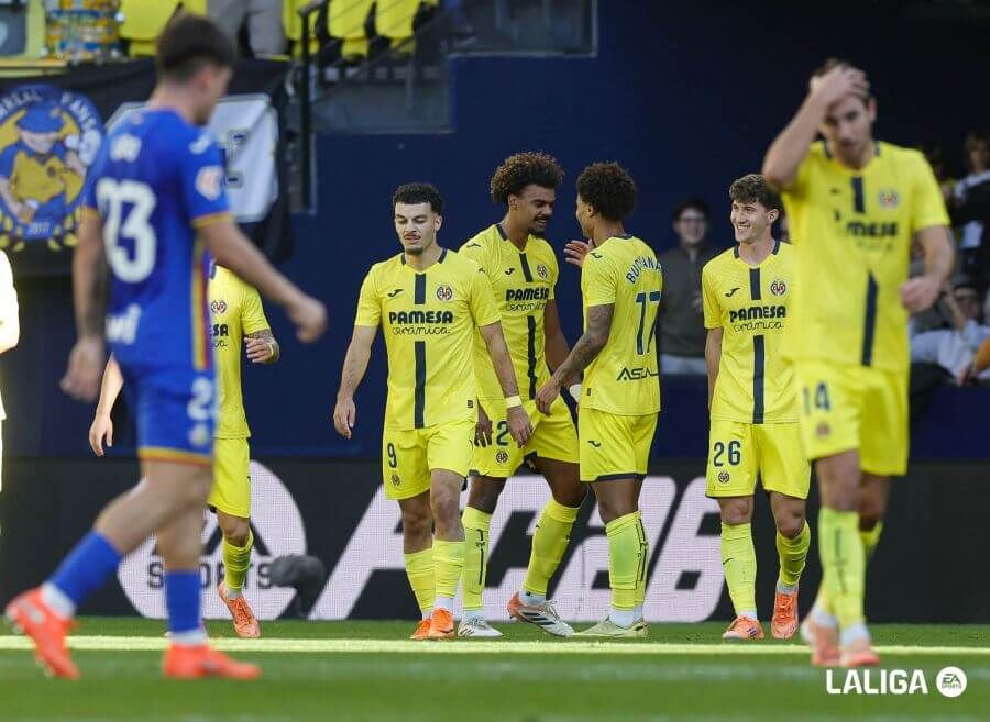  Los jugadores del Villarreal y el Getafe durante el partido (LALIGA)