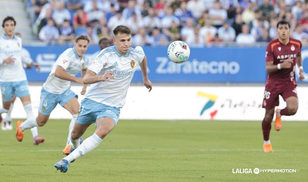  Samed Bazdar, en un partido del Real Zaragoza (FOTO: LALIGA).