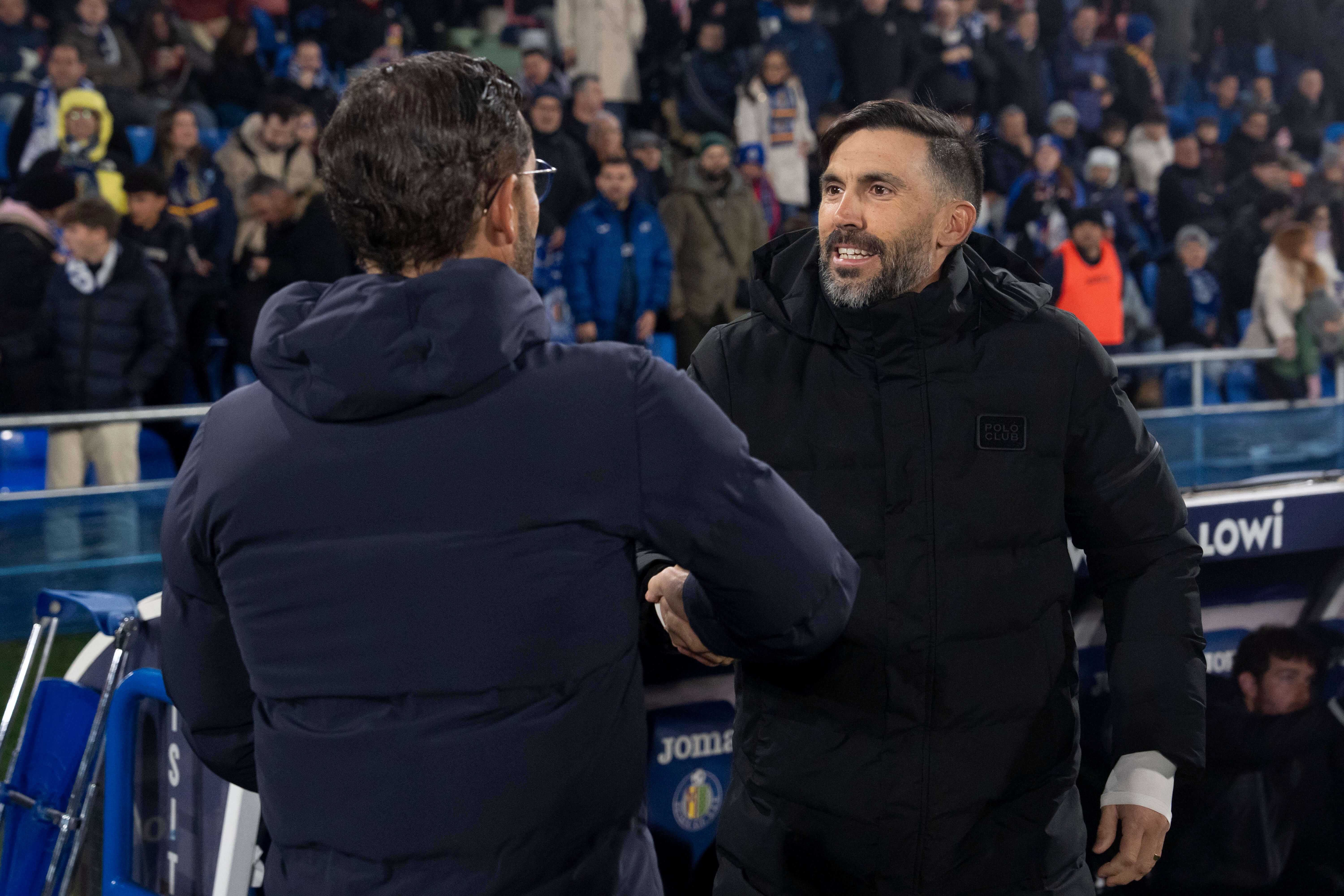 Saludo entre José Bordalás y Eder Sarabia antes del Getafe-Elche.