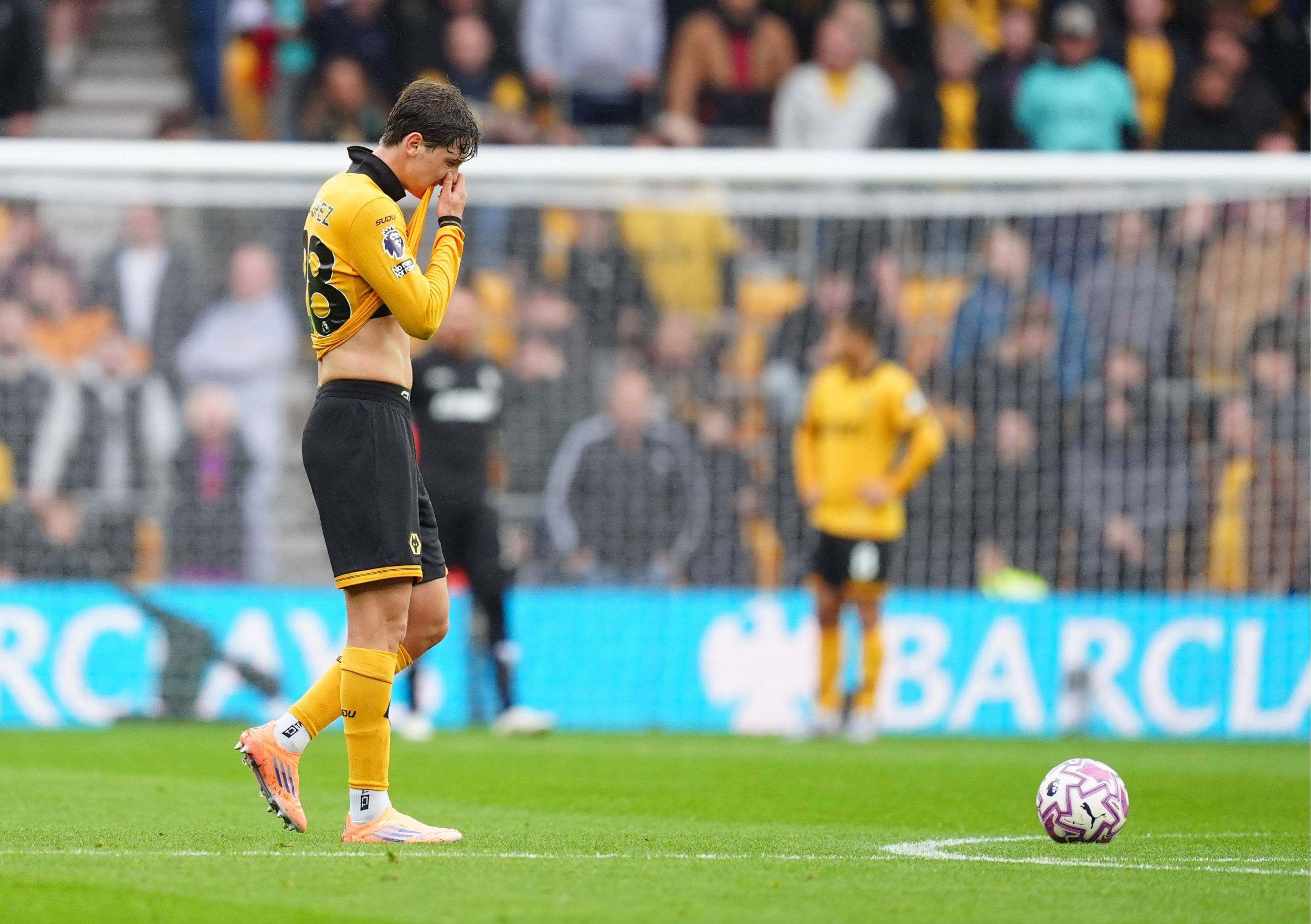 Fer López, en un partido del Wolves (FOTO: Cordón Press).