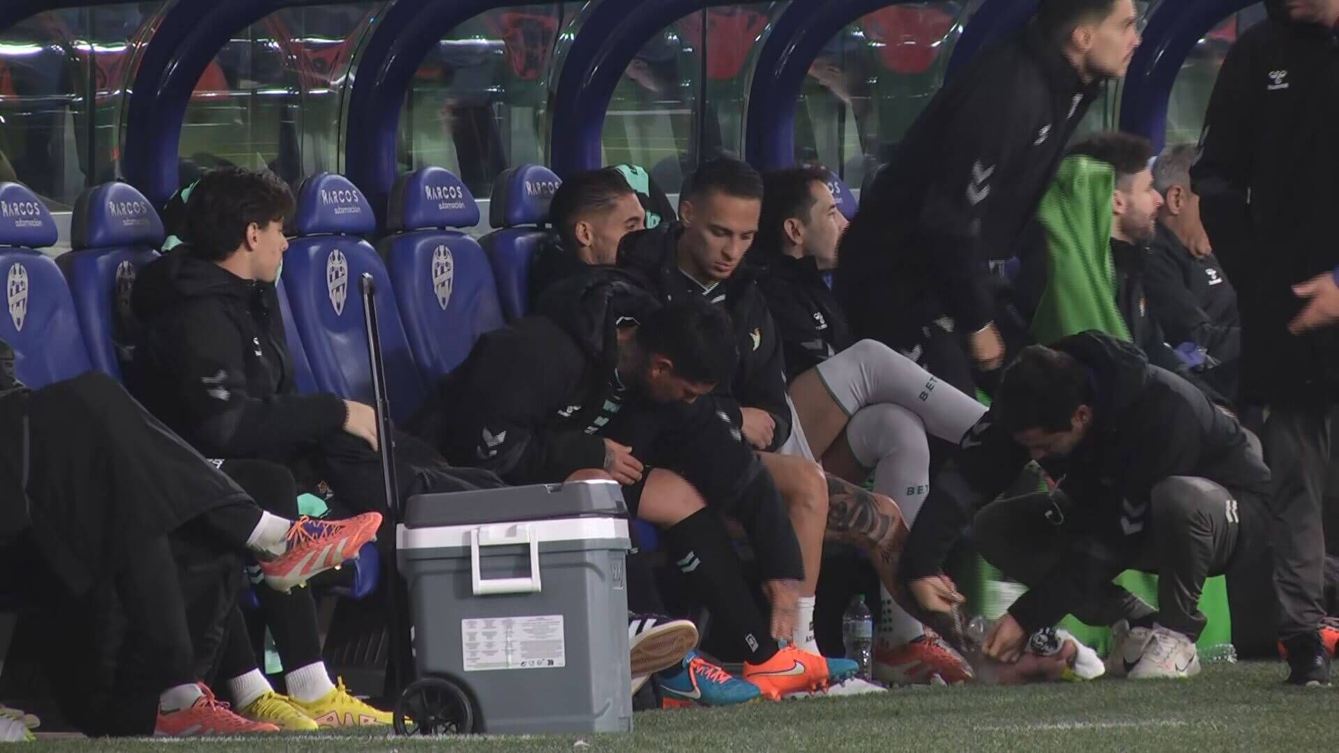  Antony, con hielo en el tobillo en Valencia.