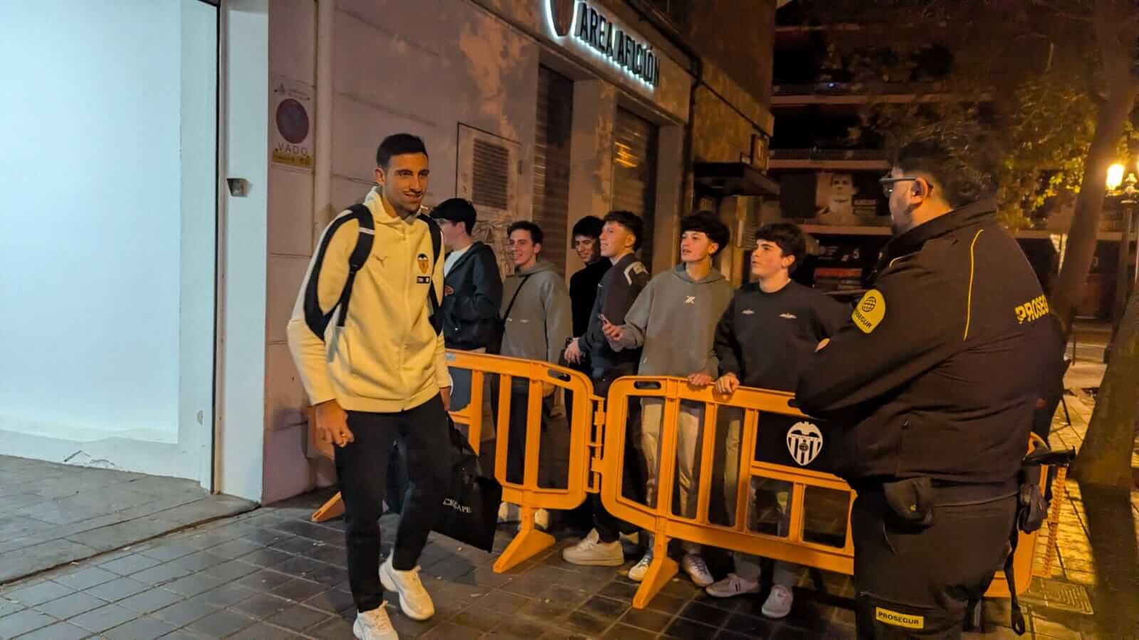 Convocatoria del Valencia CF en autobús. Tárrega es la gran novedad