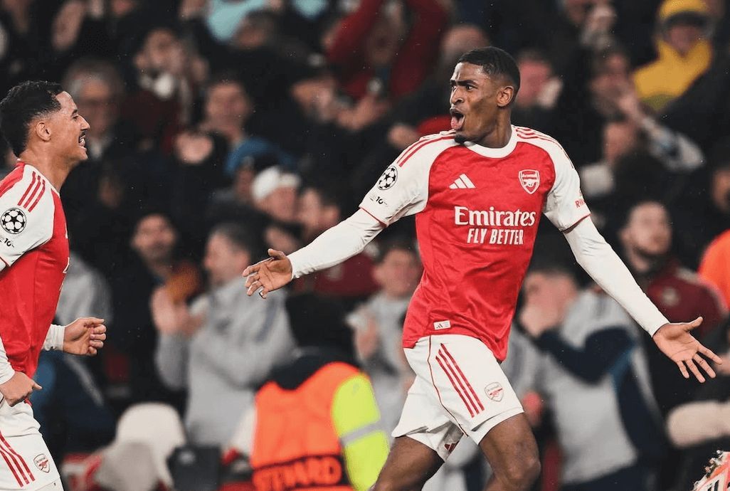 Cristhian Mosquera con el Arsenal