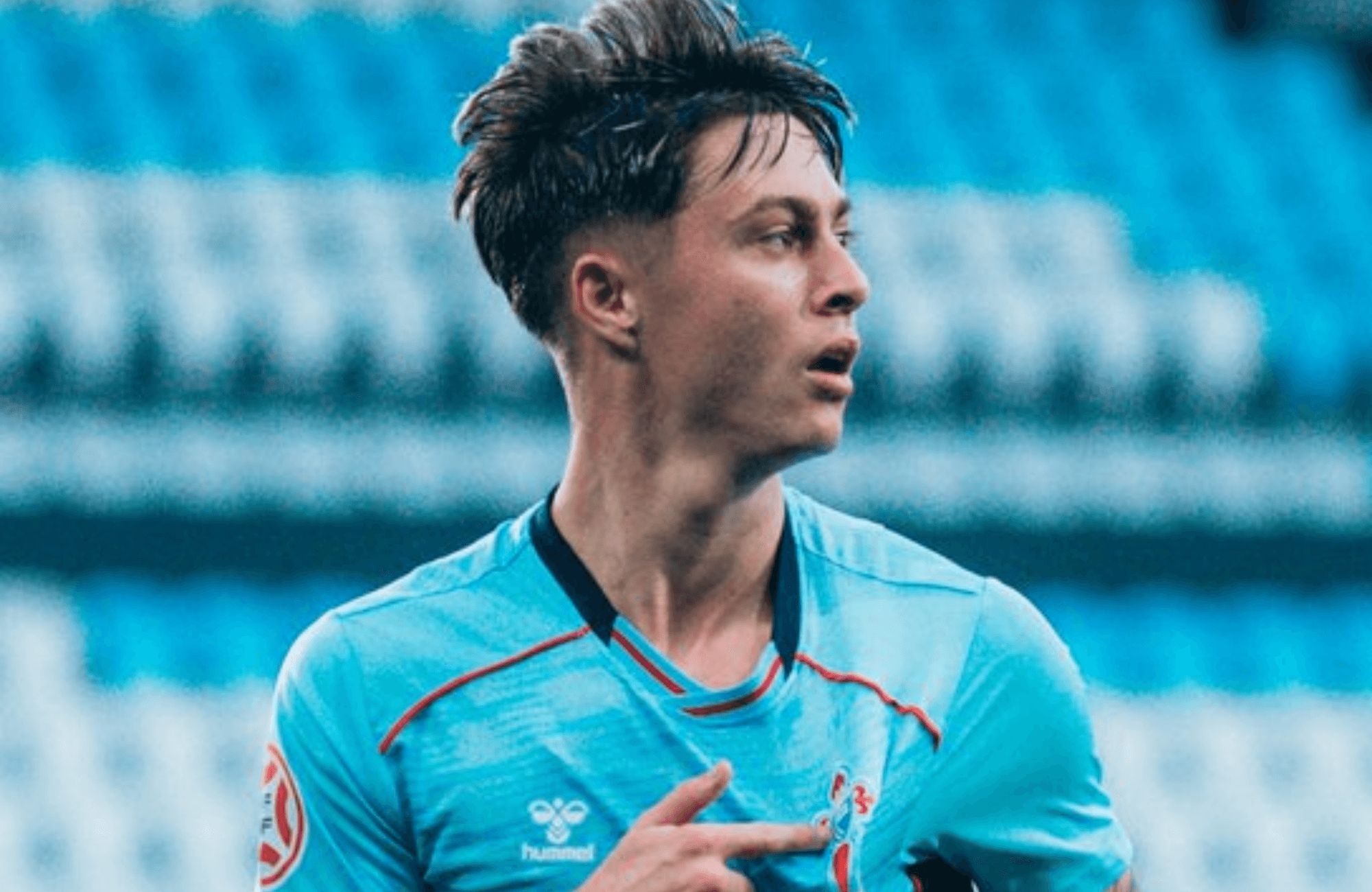 Óscar Marcos celebra su gol al Pontevedra.