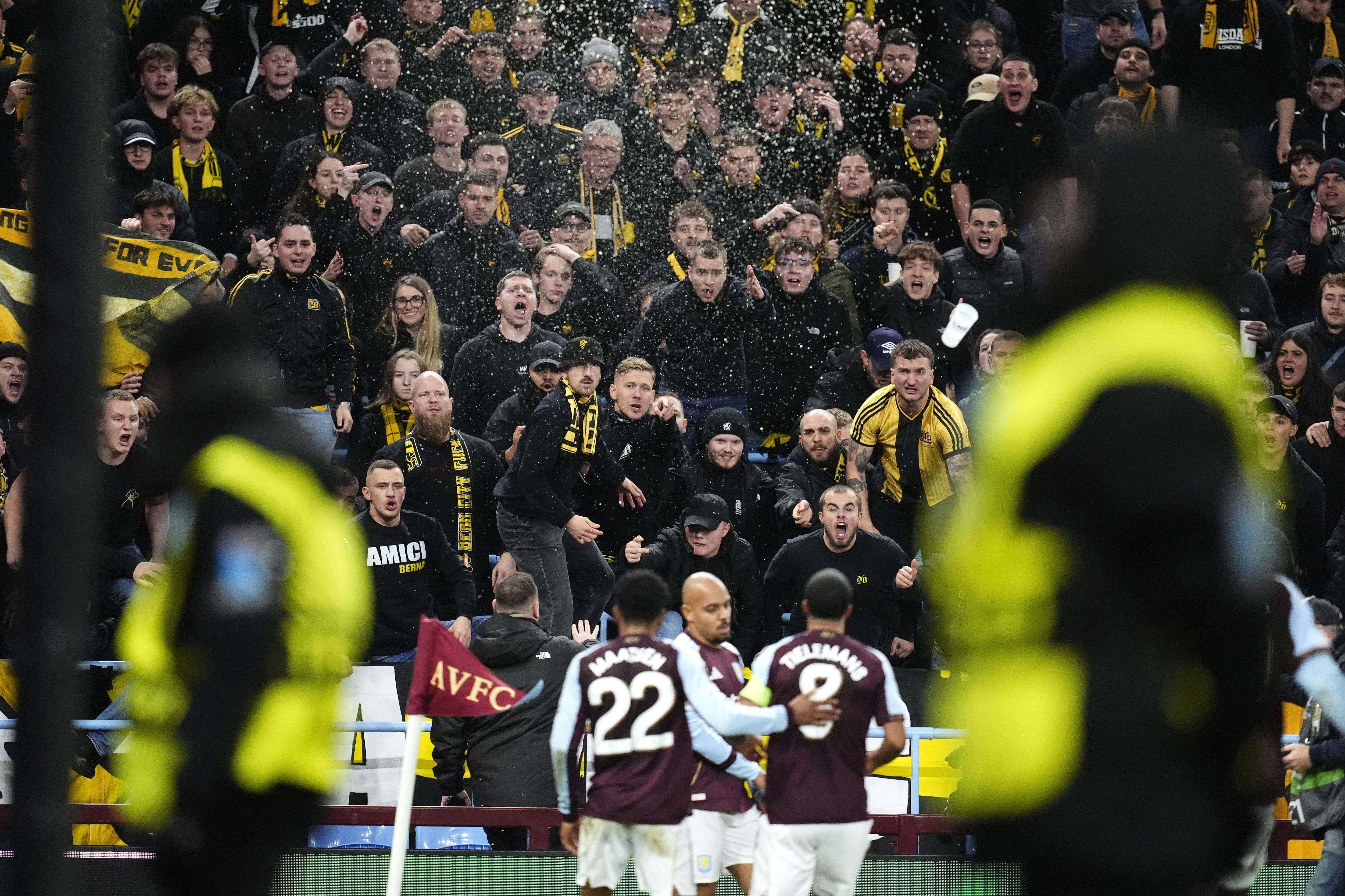 Donyell Malen celebra un gol en el Aston Villa-Young Boys.
