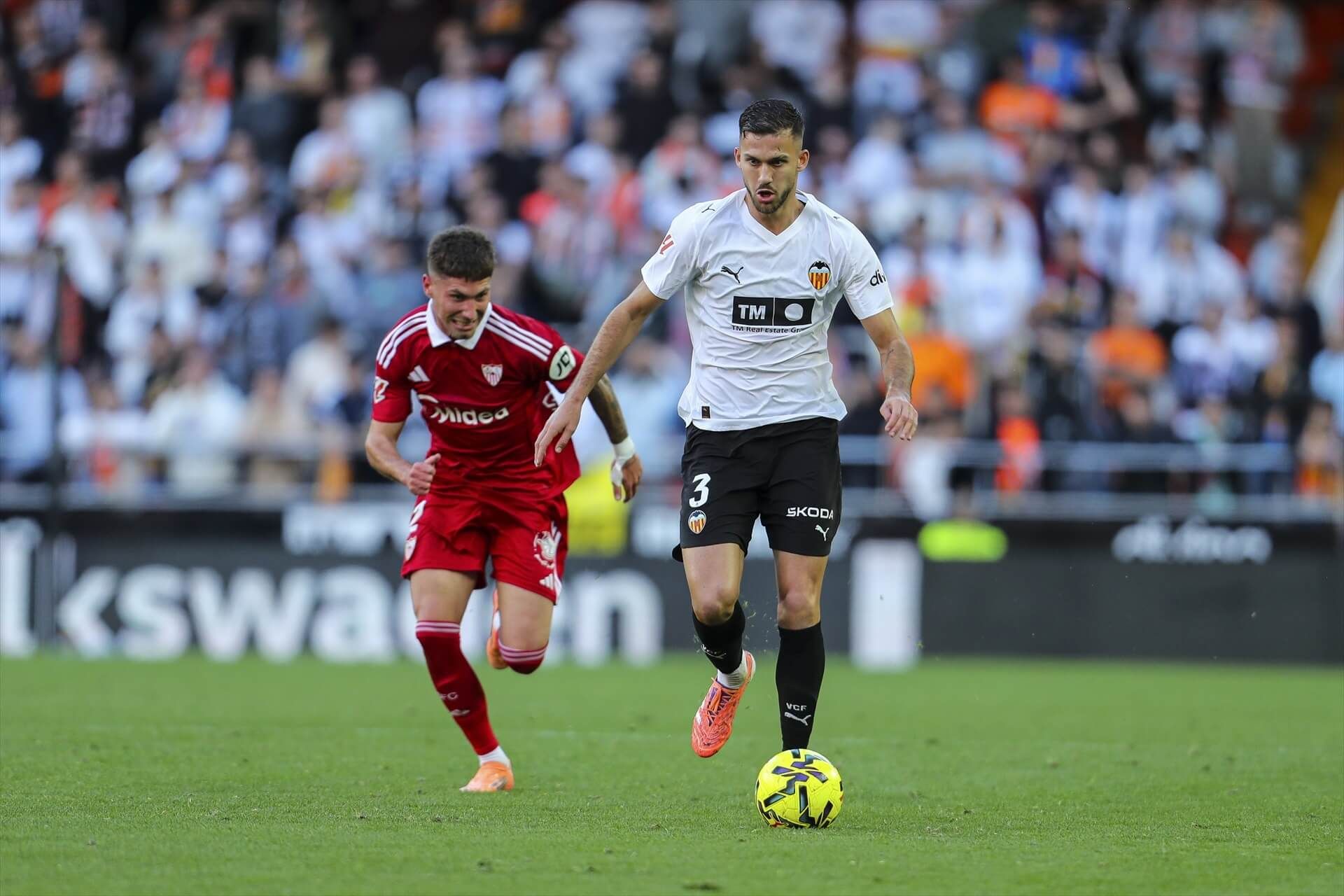 José Ángel Carmona, ante el Valencia.