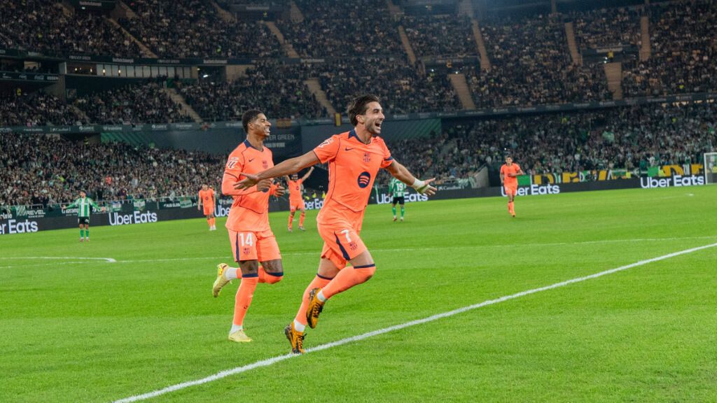 Ferran Torres celebrando uno de sus goles ante el Betis (Cordon Press)