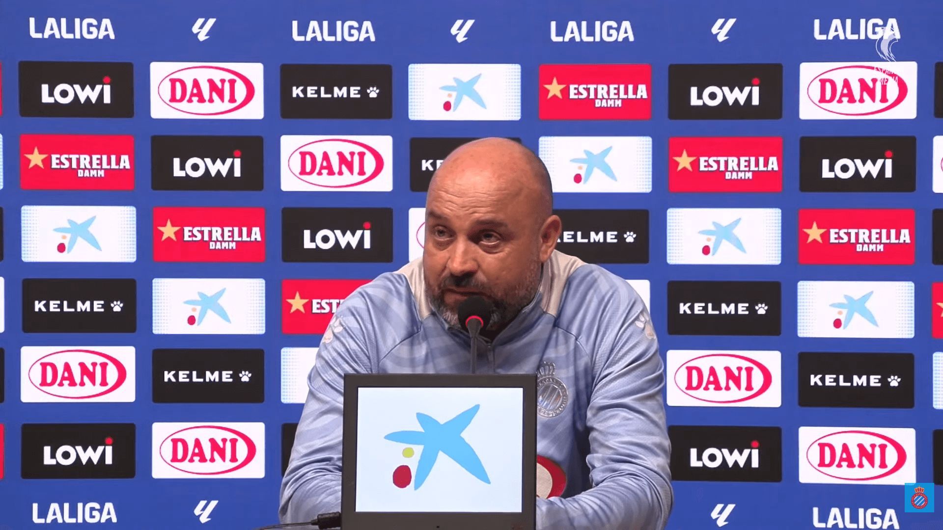  Manolo González, en la previa del partido entre el Espanyol y el Rayo Vallecano (Captura YT RCDE).