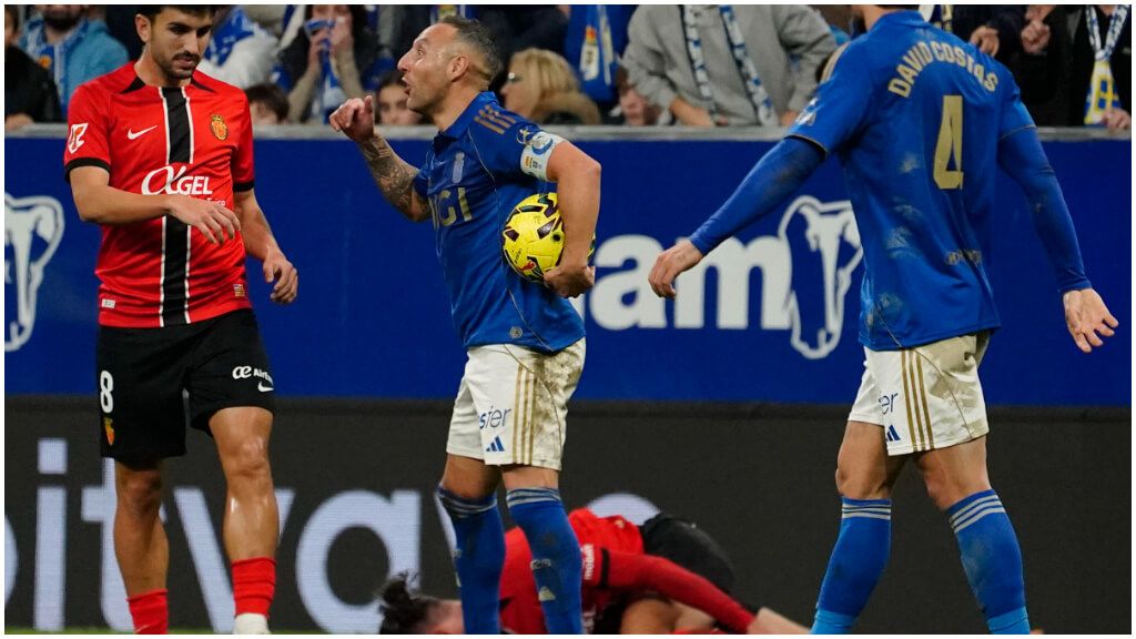 La expulsión a Santi Cazorla. (EFE)