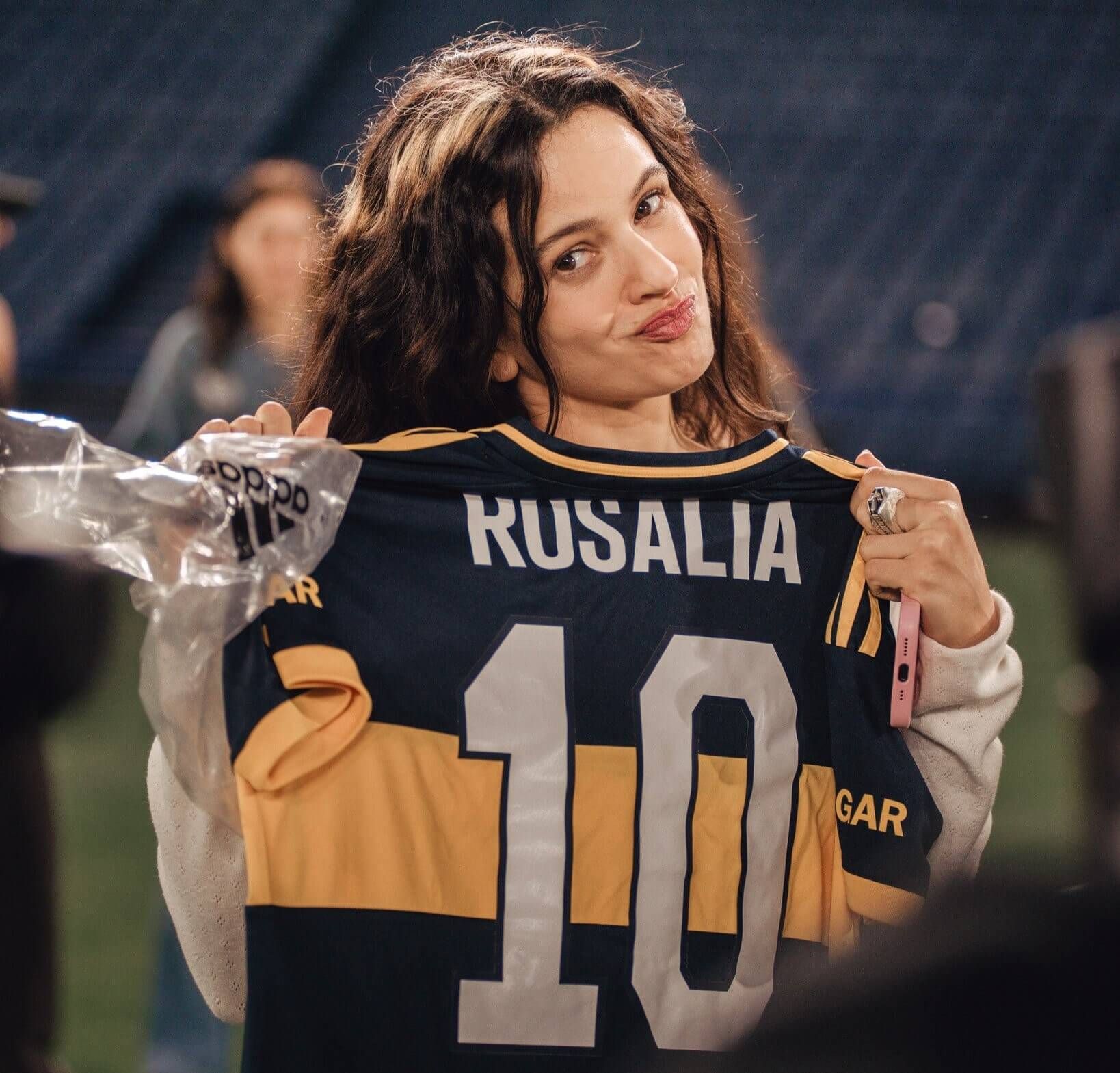Rosalía con la 10 de Boca ('X' Boca)