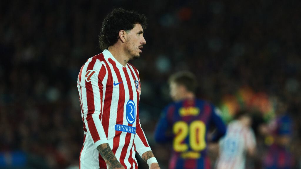  Giménez ante el FC Barcelona (Cordon Press)