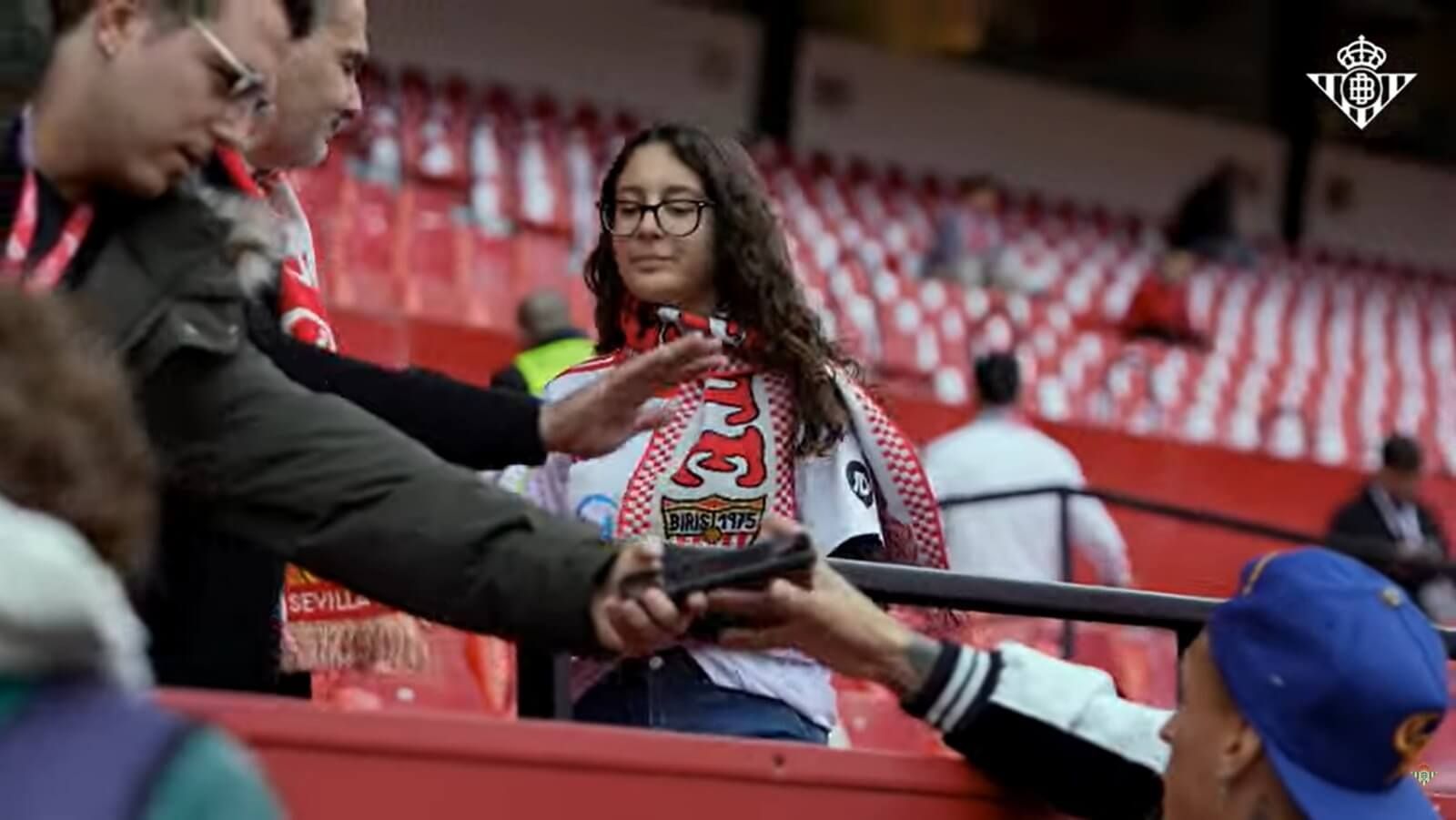  Antony, en el derbi del Sánchez-Pizjuán que no pudo jugar.