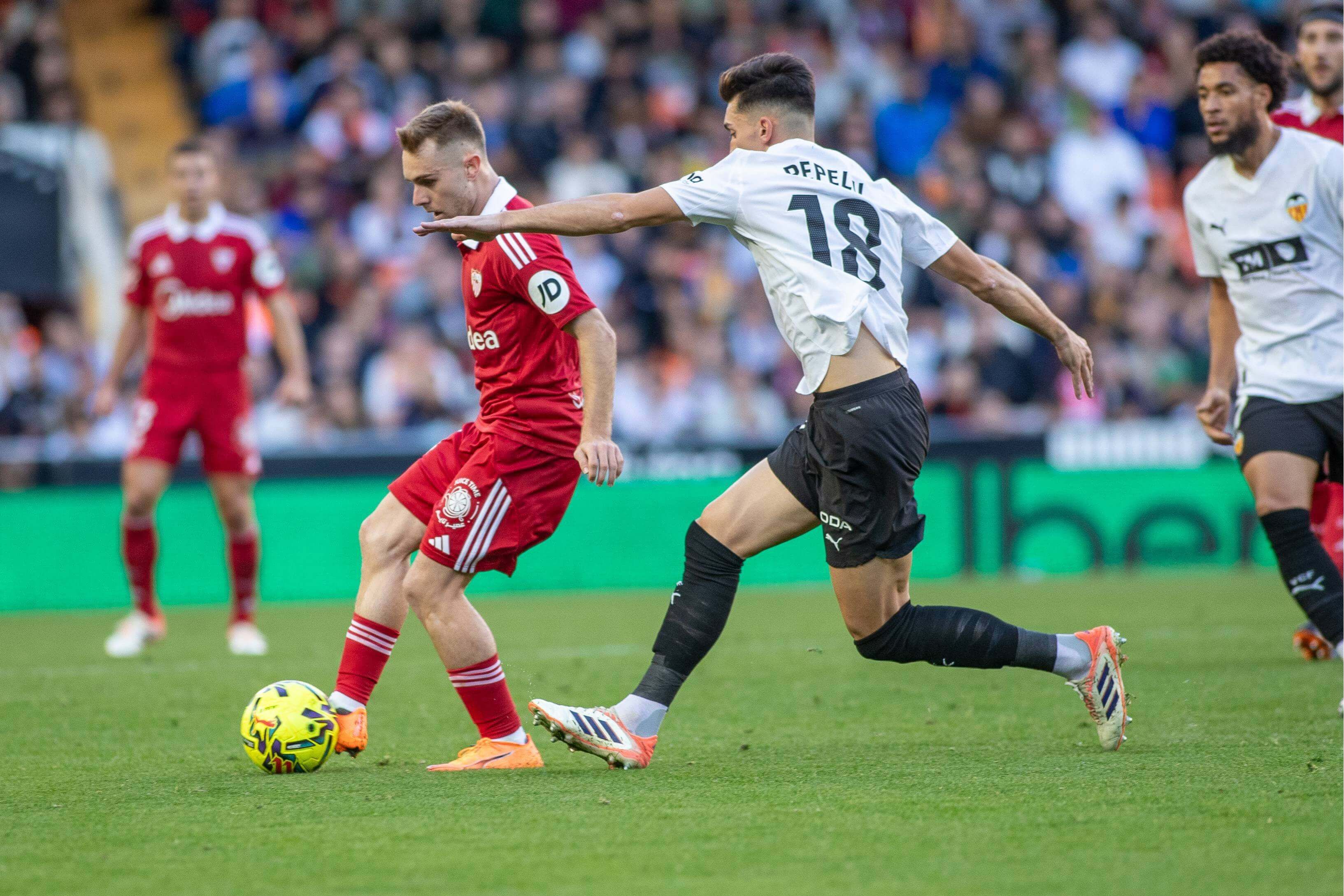 Peque Fernández, ante el Valencia.