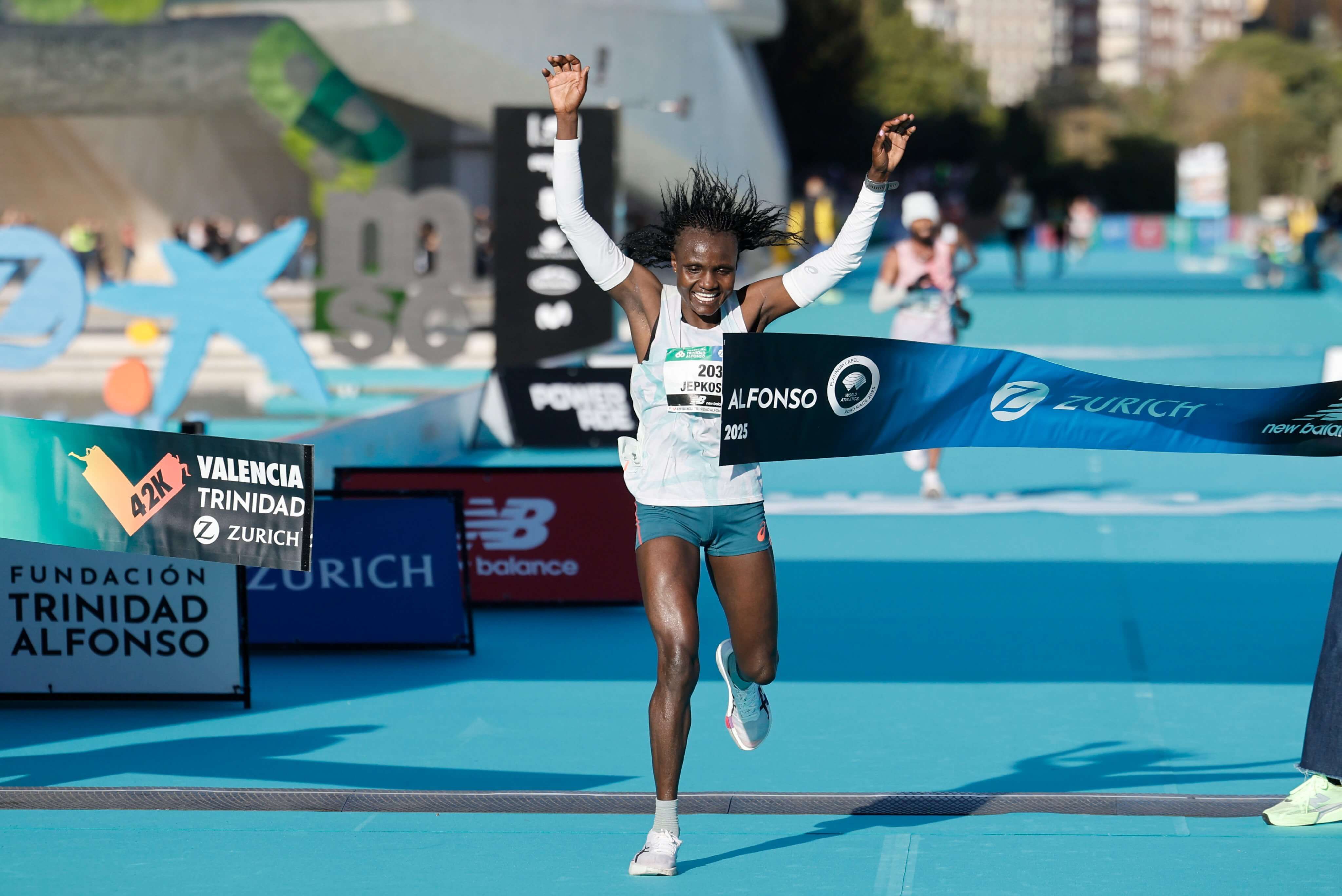 Jepkosgei gana el Maratón Valencia