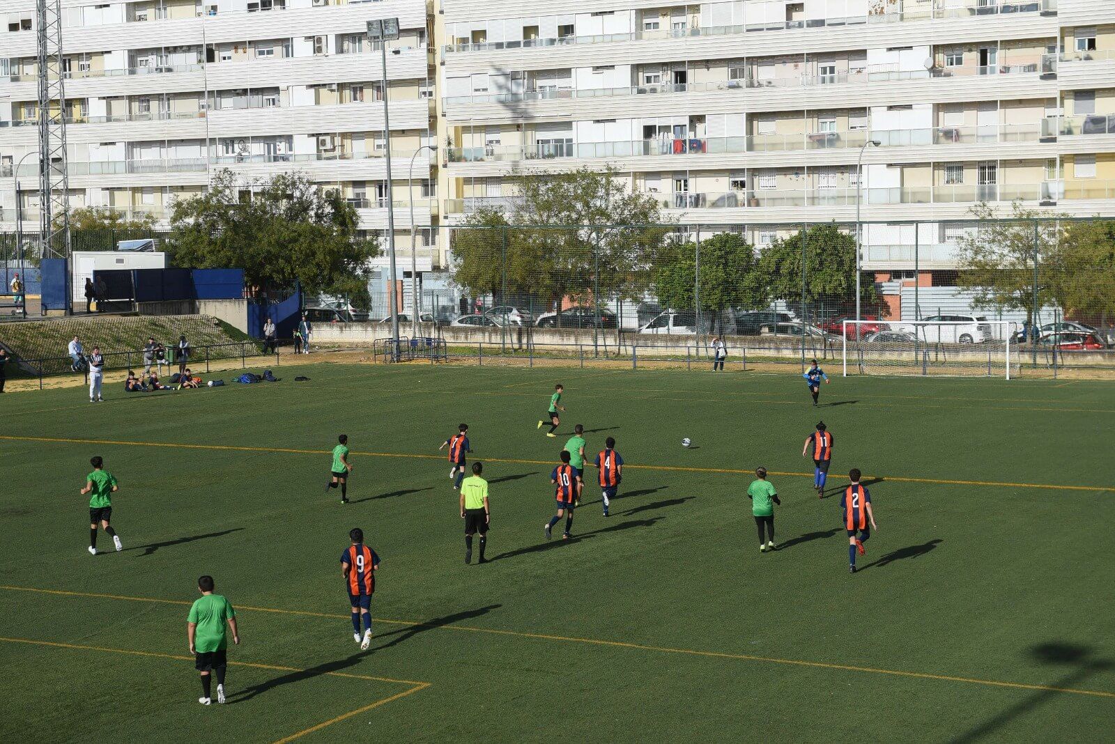 El IMD está reforzando su inversión en la mejora de los campos de césped artificial de Sevilla.