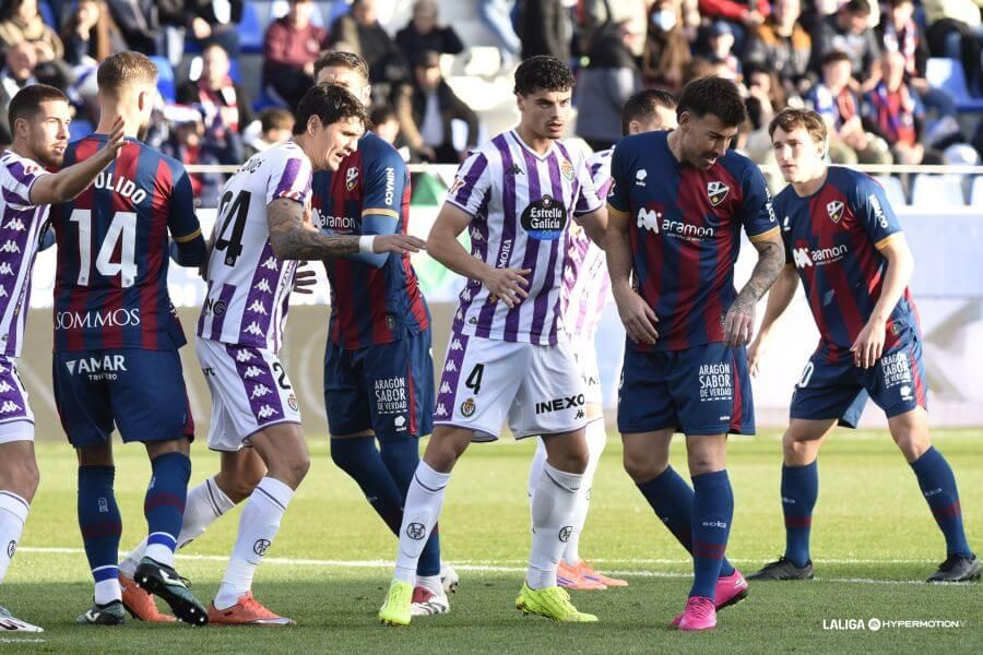  Jugadores del Pucela ante el Huesca en el Alcoraz.